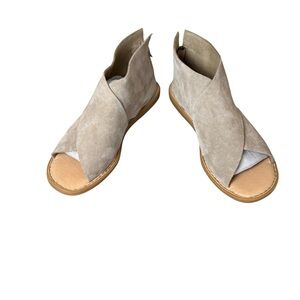 Born Iwa Taupe Suede Sandals Women's Size 8M Boho Bohemian Minimalist Festival